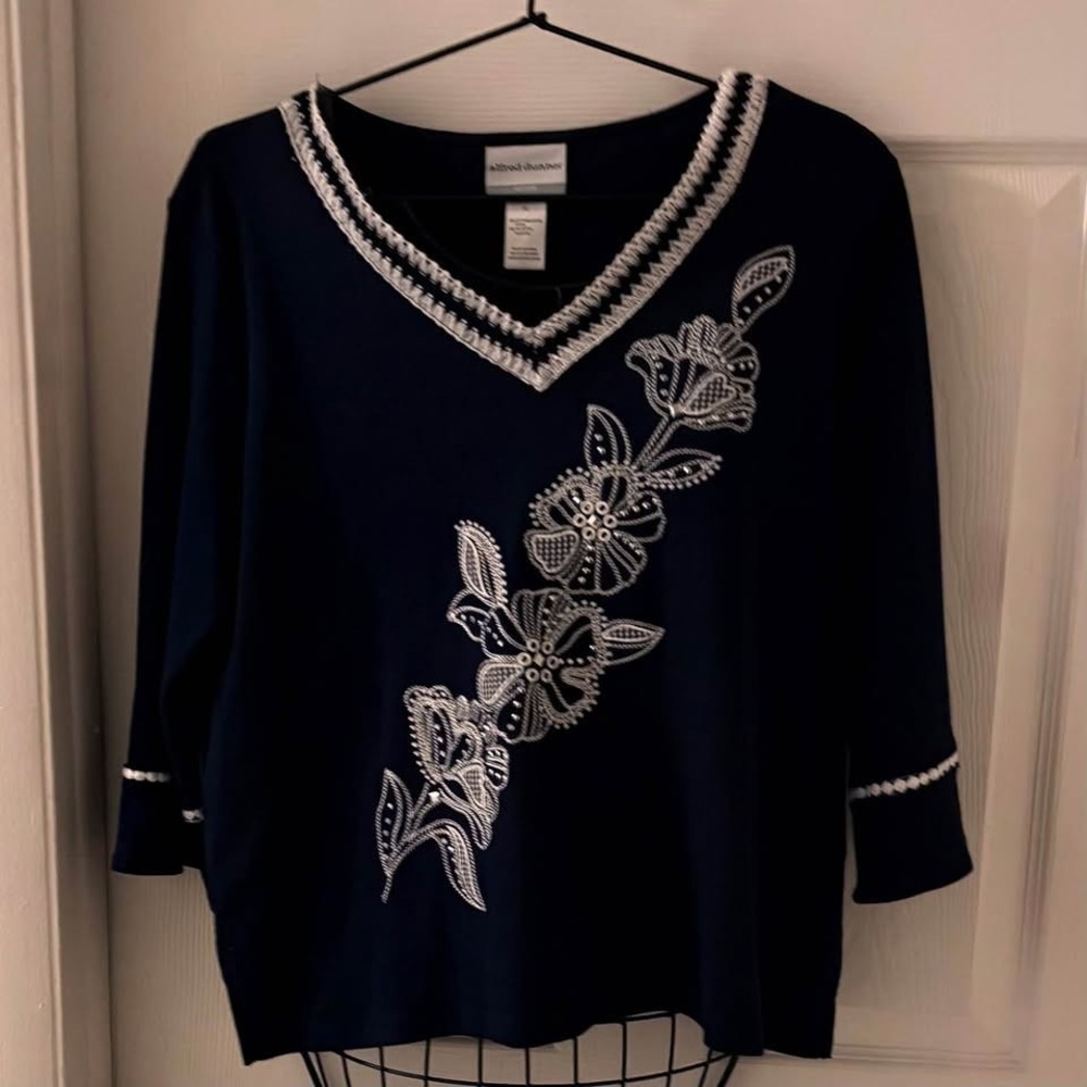 Alfred Dunner Petite Large Navy Floral Embroidered V Neck 3/4 Sleeve Top PL